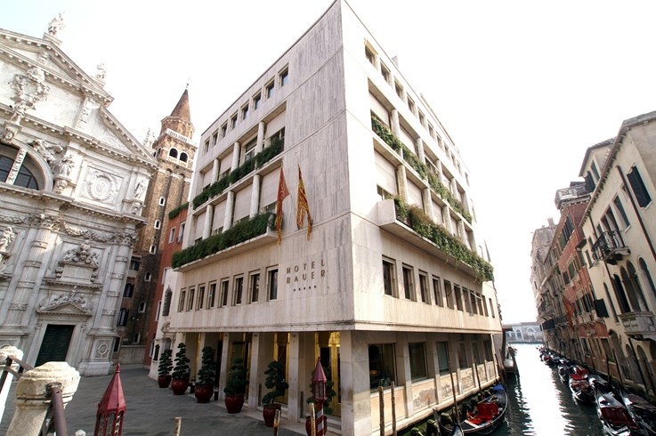 HOTEL BAUER